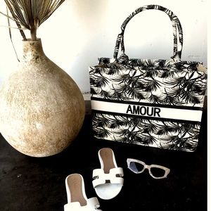 Amour Tropical Oblique Tote Bag in Dark Green